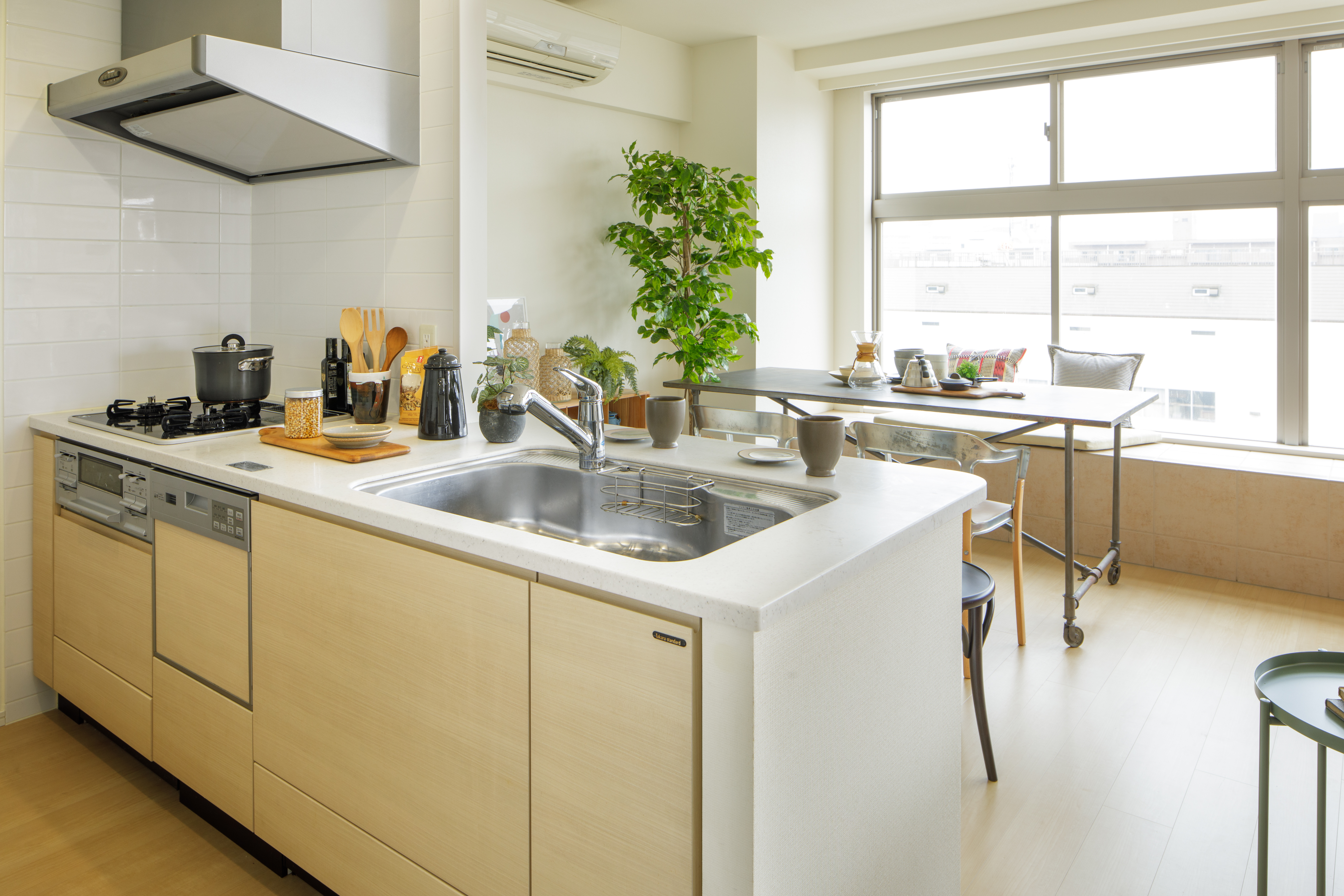 【キッチン】食洗器や、ガラストップコンロなど機能的な設備は、奥様の味方です。 室内（2022年5月）撮影 イメージ