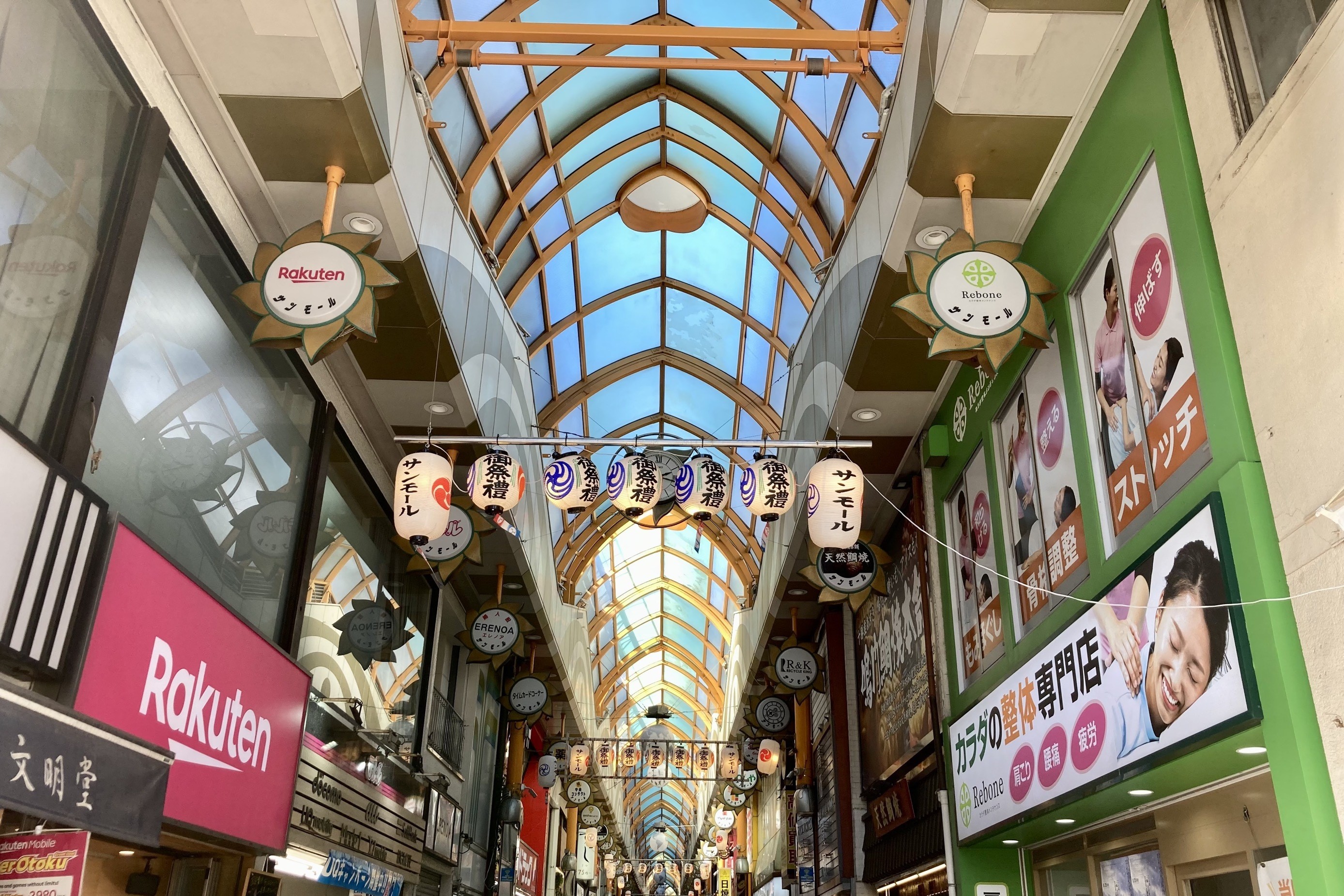 中野駅前から続くアーケード商店街「中野サンモール」「中野ブロードウェイ」まで徒歩7分 イメージ