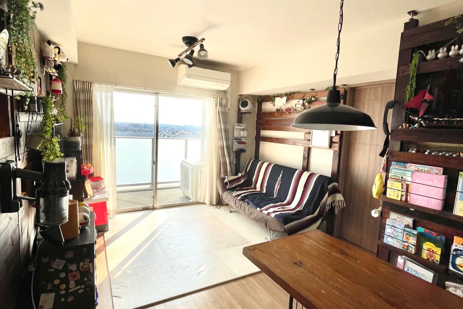 南東向きの窓から光が差し込みます