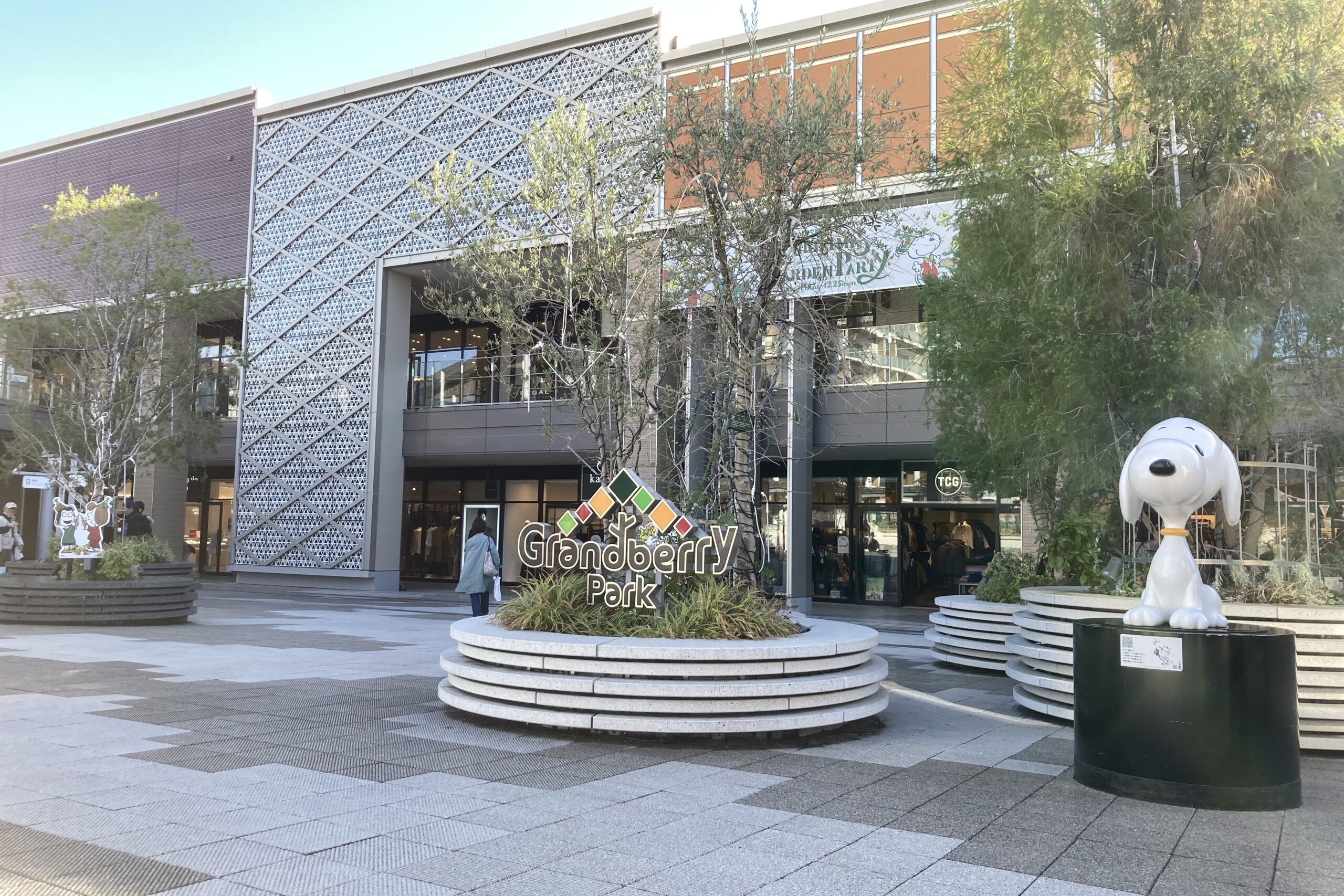 巨大な商業施設と駅、公園、ミュージアムが一体となった、約240店ものお店がある「南町田グランベリーパーク」