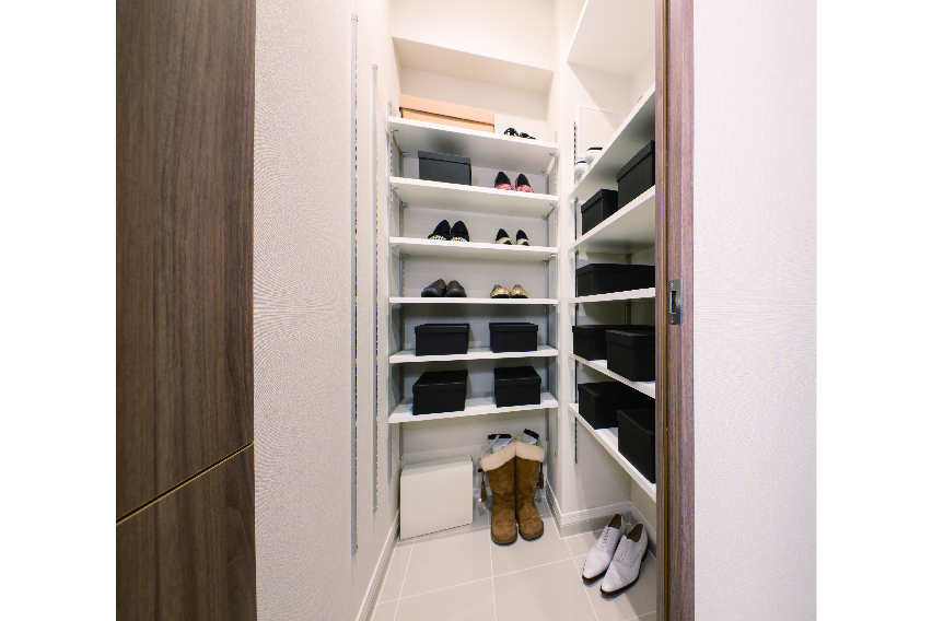 シューズインクローゼットもあるので靴もたっぷり収納出来ます